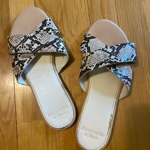Abercrombie and Fitch flat animal print sandals - size 7.5/8